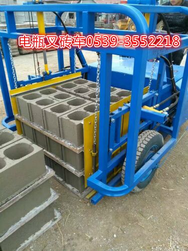空心砖电瓶拉坯车与运砖车 免烧砖机的高效物流拍档